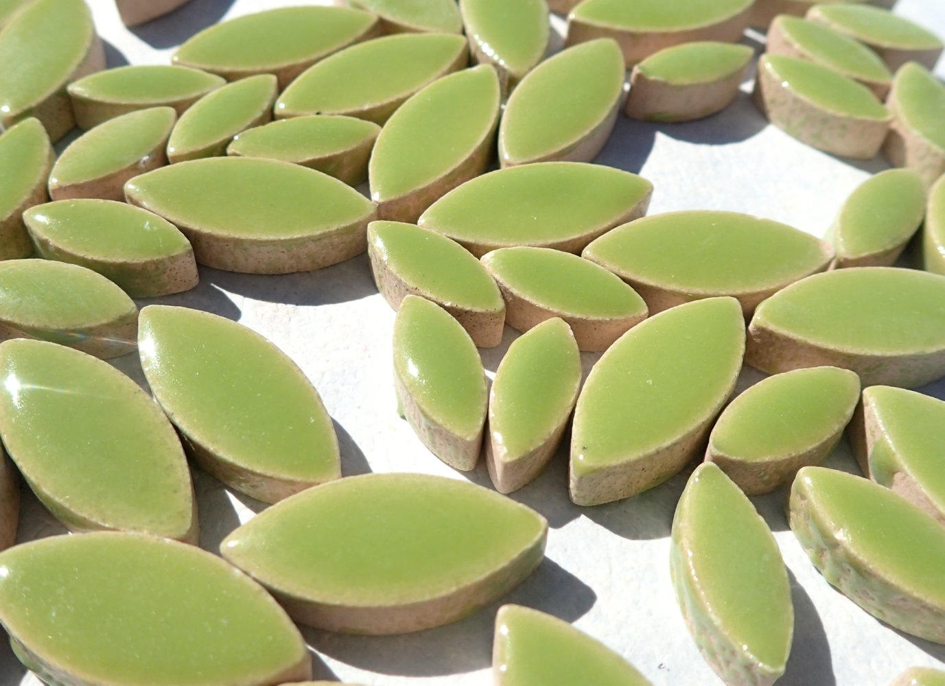 Kiwi Green Petals Mosaic Tiles - 50g Ceramic Leaves in Mix of 2 Sizes 1/2" and 3/4"