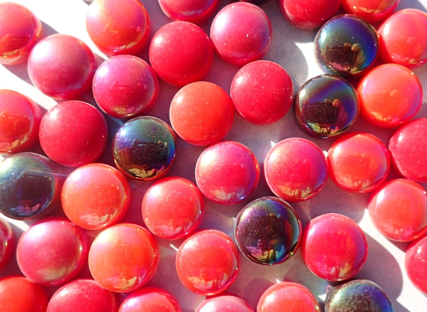 Red Mix Glass Drops Mosaic Tiles - 100 grams - Flat Marbles Mix of Gloss and Iridescent 12mm Glass Gems - Over 60 Tiles
