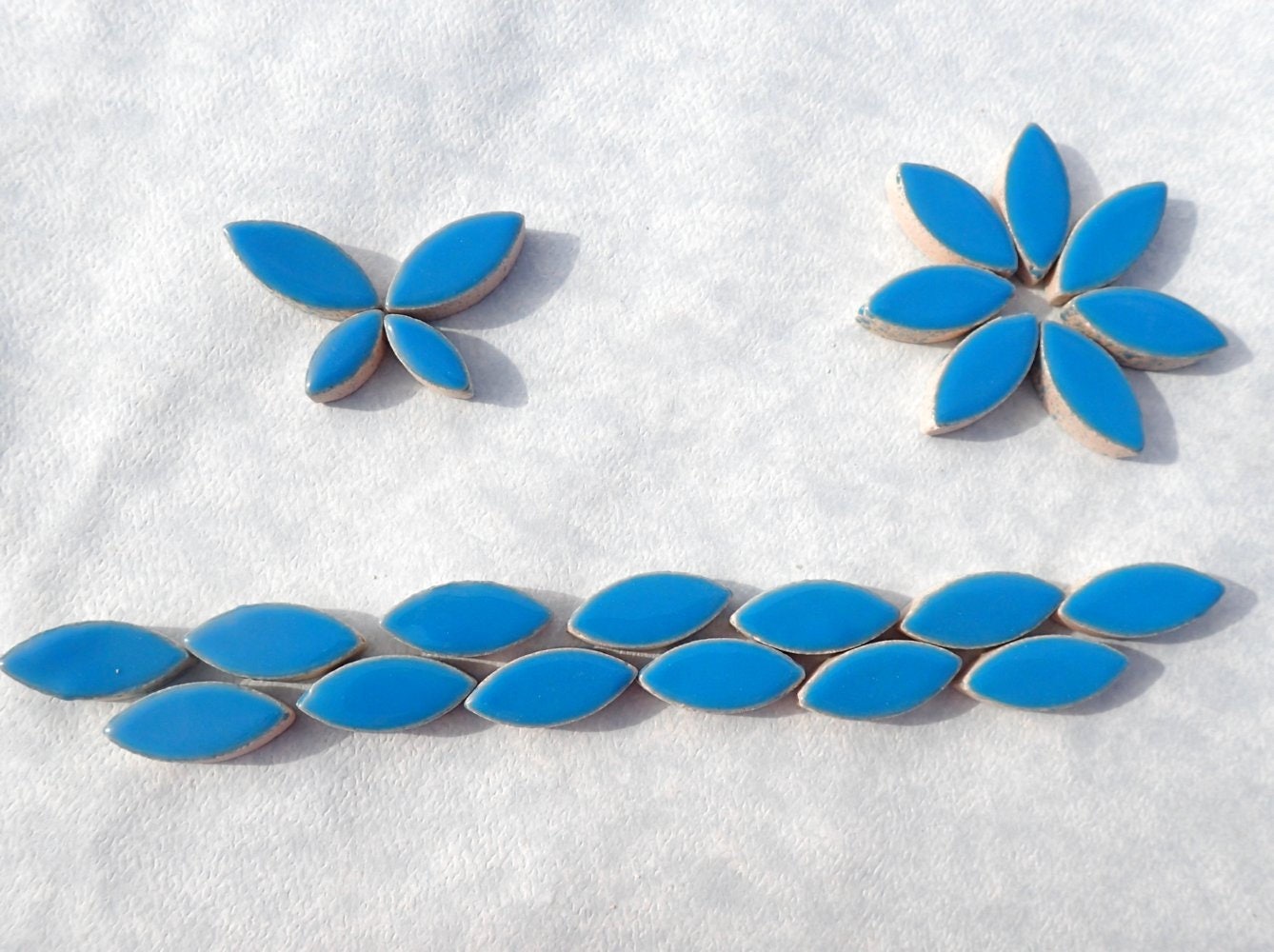 Mediterranean Blue Petals Mosaic Tiles - 50g Ceramic Leaves in Mix of 2 Sizes 1/2" and 3/4" in Thalo Blue