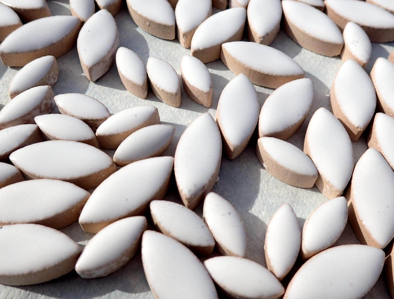 White Petals Mosaic Tiles - 50g Ceramic Leaves in Mix of 2 Sizes 1/2" and 3/4"