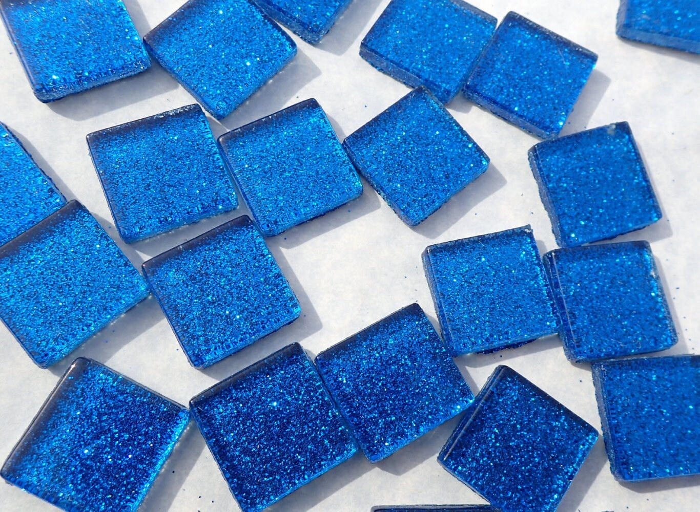Blue Glitter Tiles - 20mm Mosaic Tiles - 25 Metallic Glass Tiles in Medium Blue