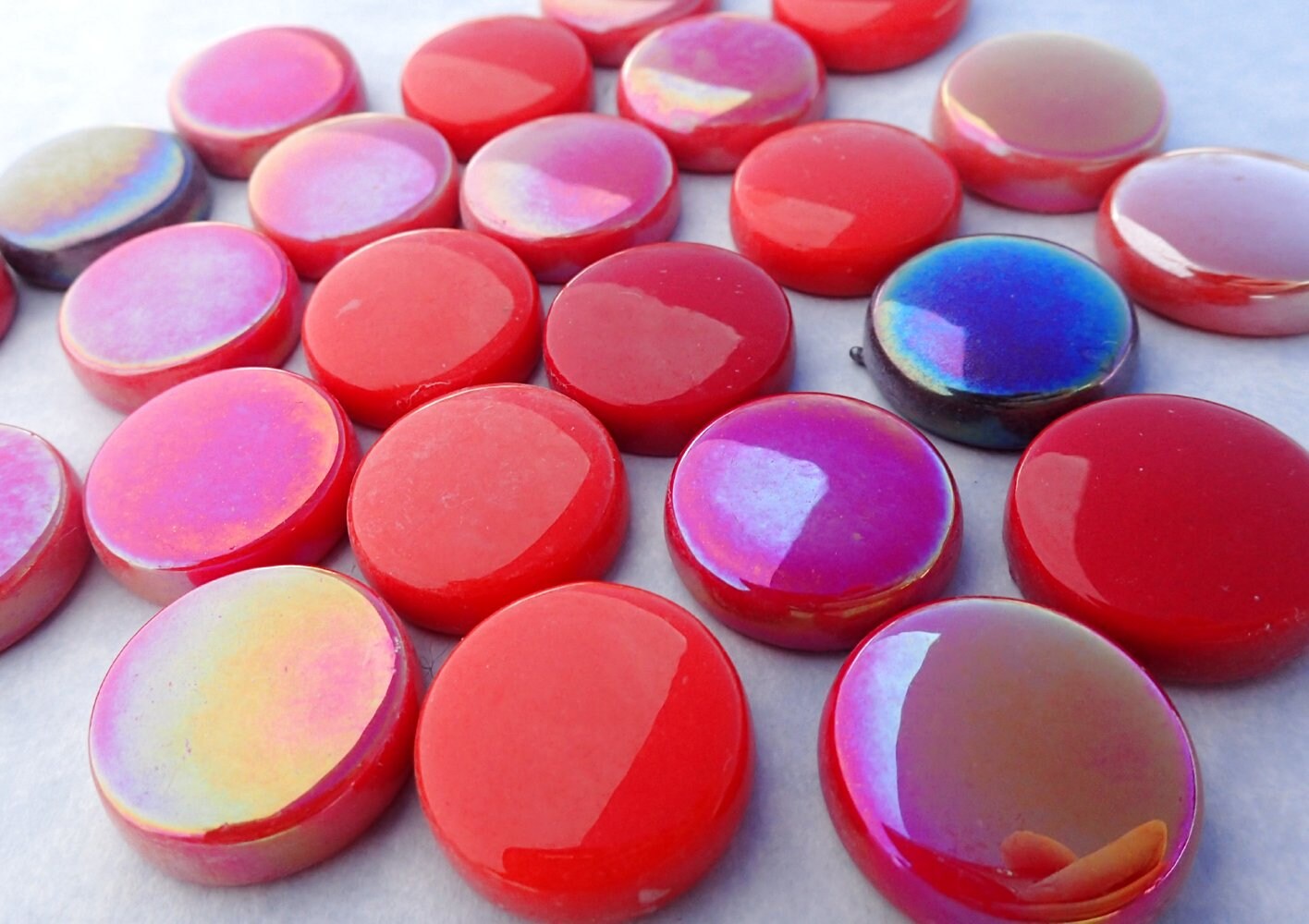 Red Mix Glass Drops Mosaic Tiles - 100 grams - 20mm - Mix of Gloss and Iridescent Glass Gems - Approx 20 Tiles