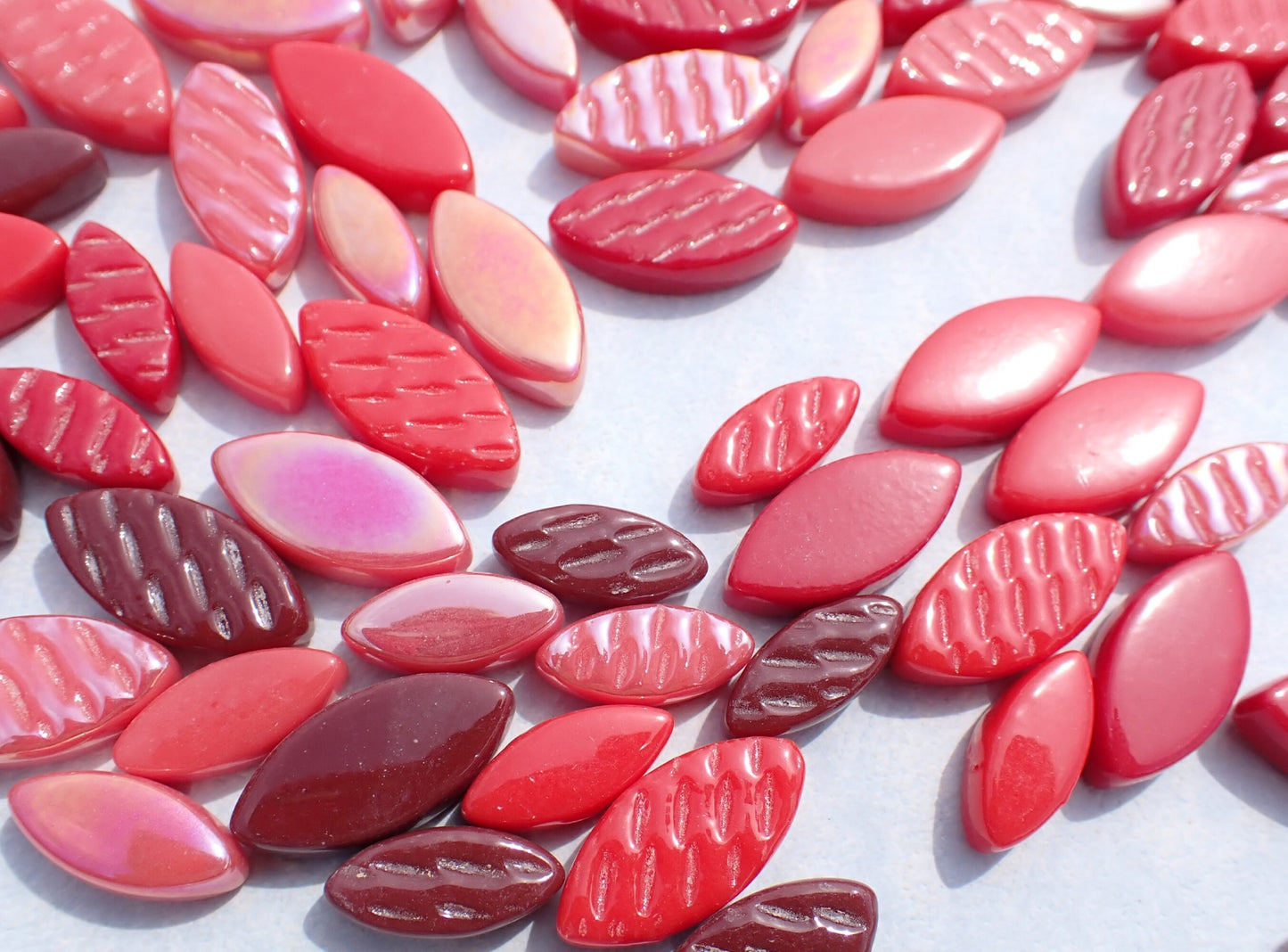 Light to Dark Red Glass Leaves - 50g of Petals in 14mm and 19mm Mix of 2 Sizes - Begonia