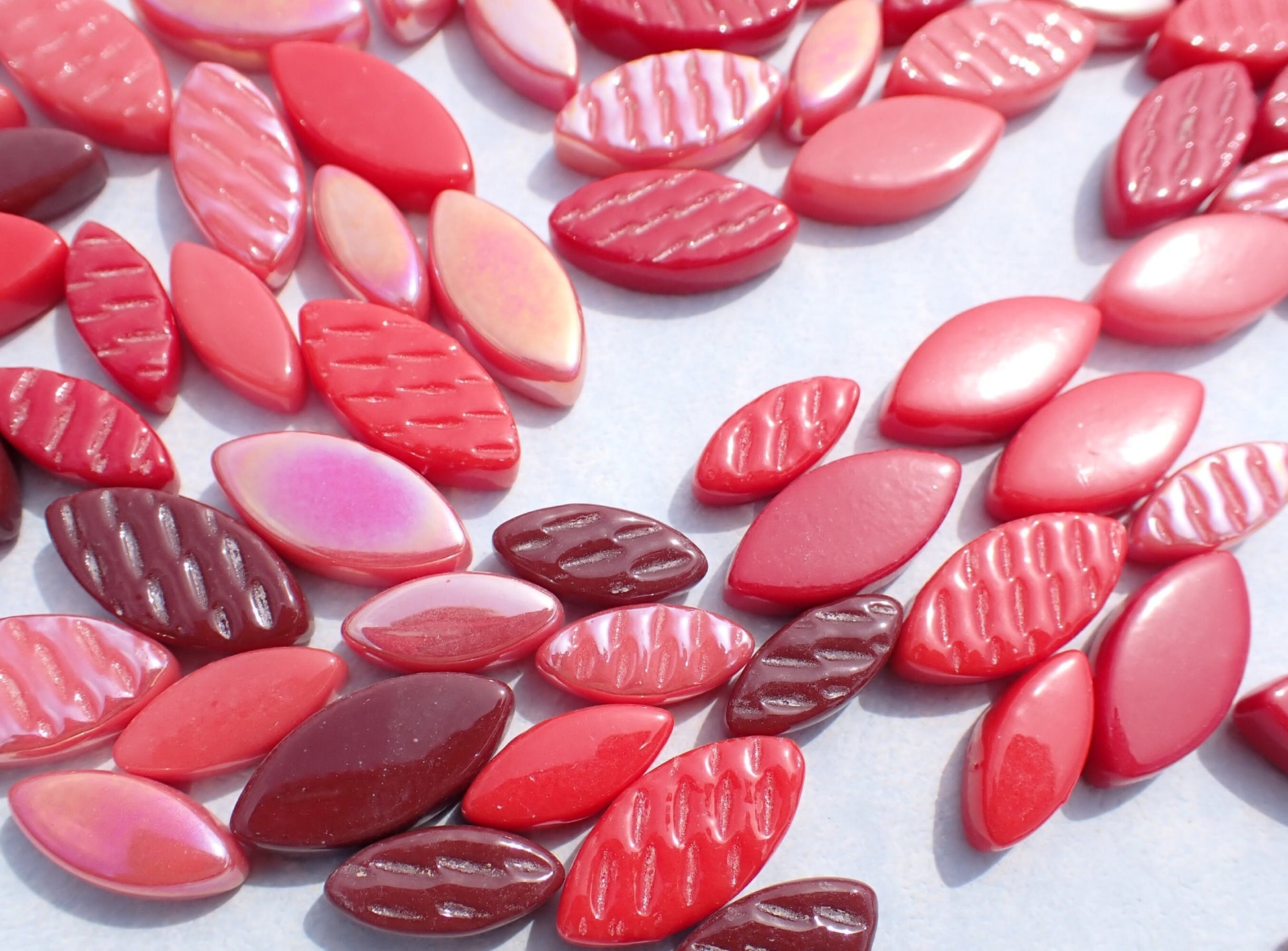 Light to Dark Red Glass Leaves - 50g of Petals in 14mm and 19mm Mix of 2 Sizes - Begonia