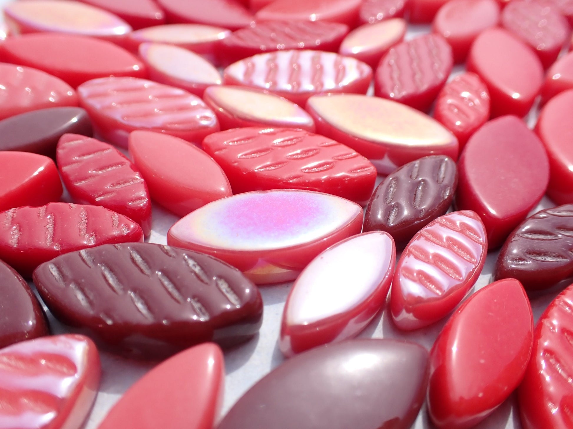 Light to Dark Red Glass Leaves - 50g of Petals in 14mm and 19mm Mix of 2 Sizes - Begonia