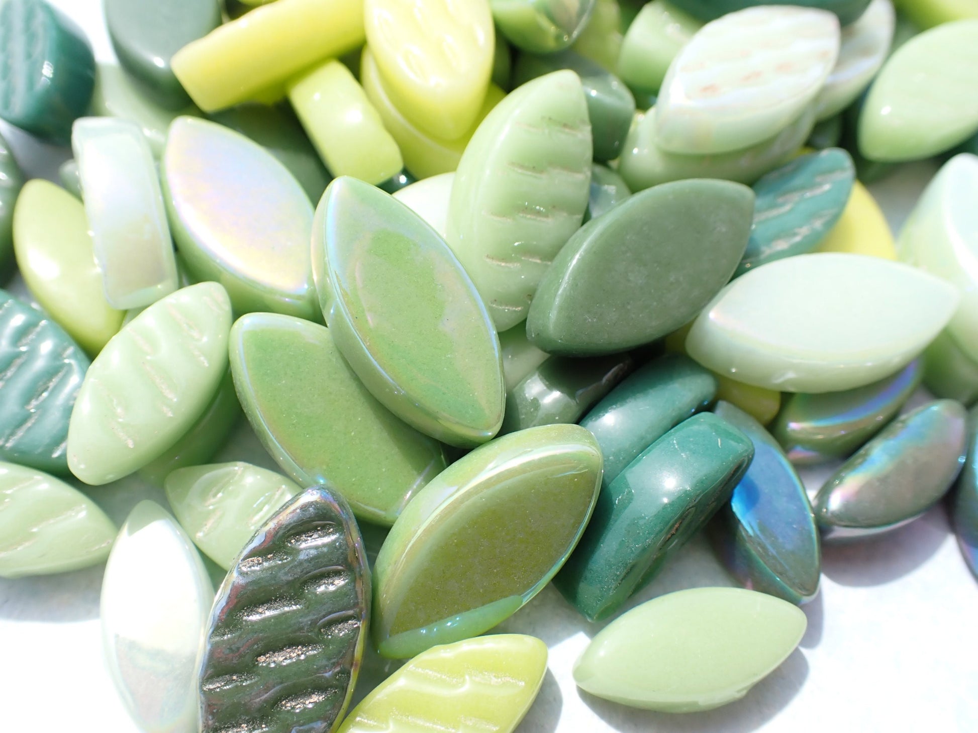 Green and Yellow Glass Leaves - 50g of Petals in 14mm and 19mm Mix of 2 Sizes - Lady's Mantle