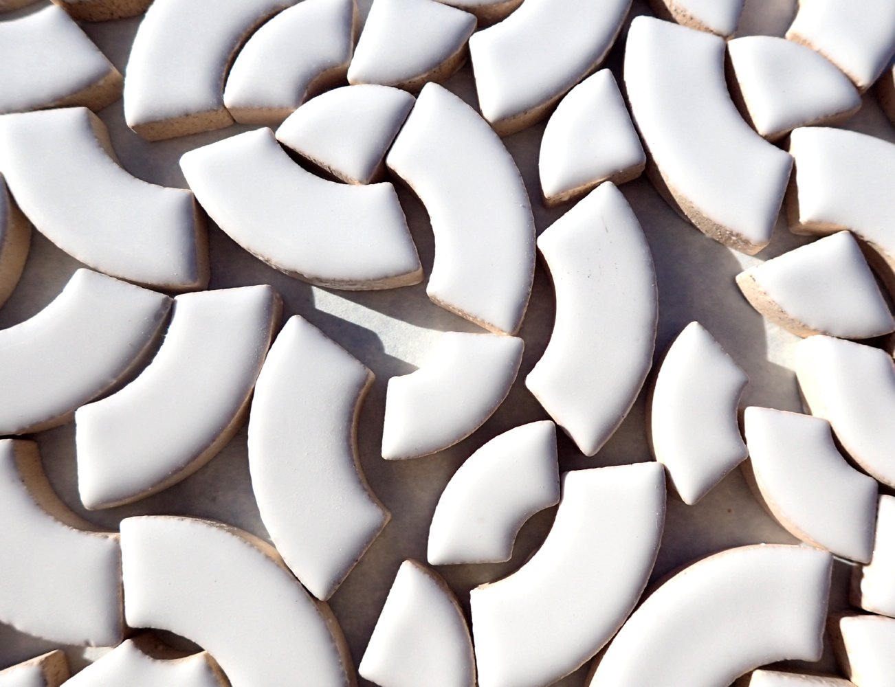 White Bullseye Mosaic Tiles - 50g Ceramic Circle Parts in Mix of 3 Sizes