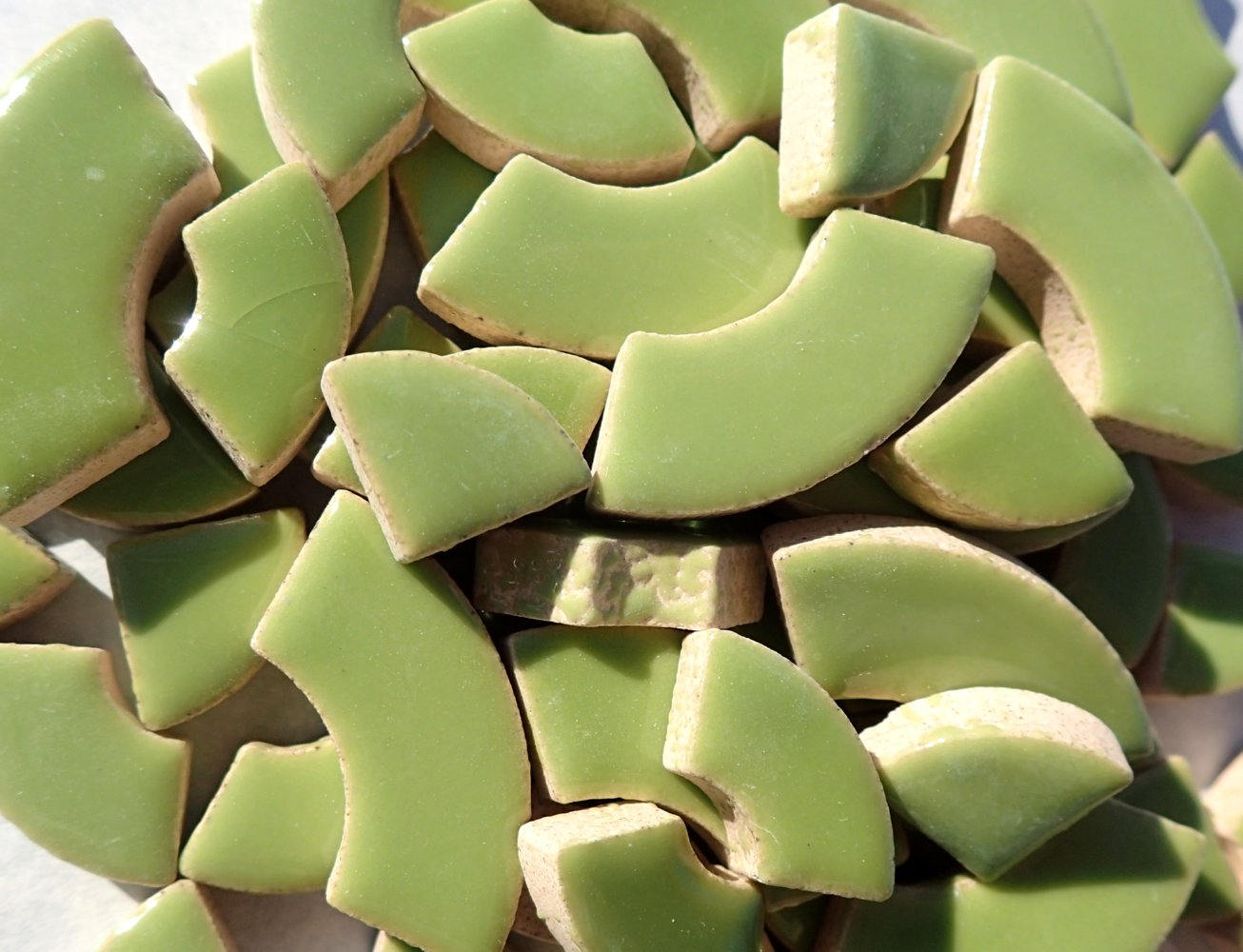 Kiwi Green Bullseye Mosaic Tiles - 50g Ceramic Circle Parts in Mix of 3 Sizes