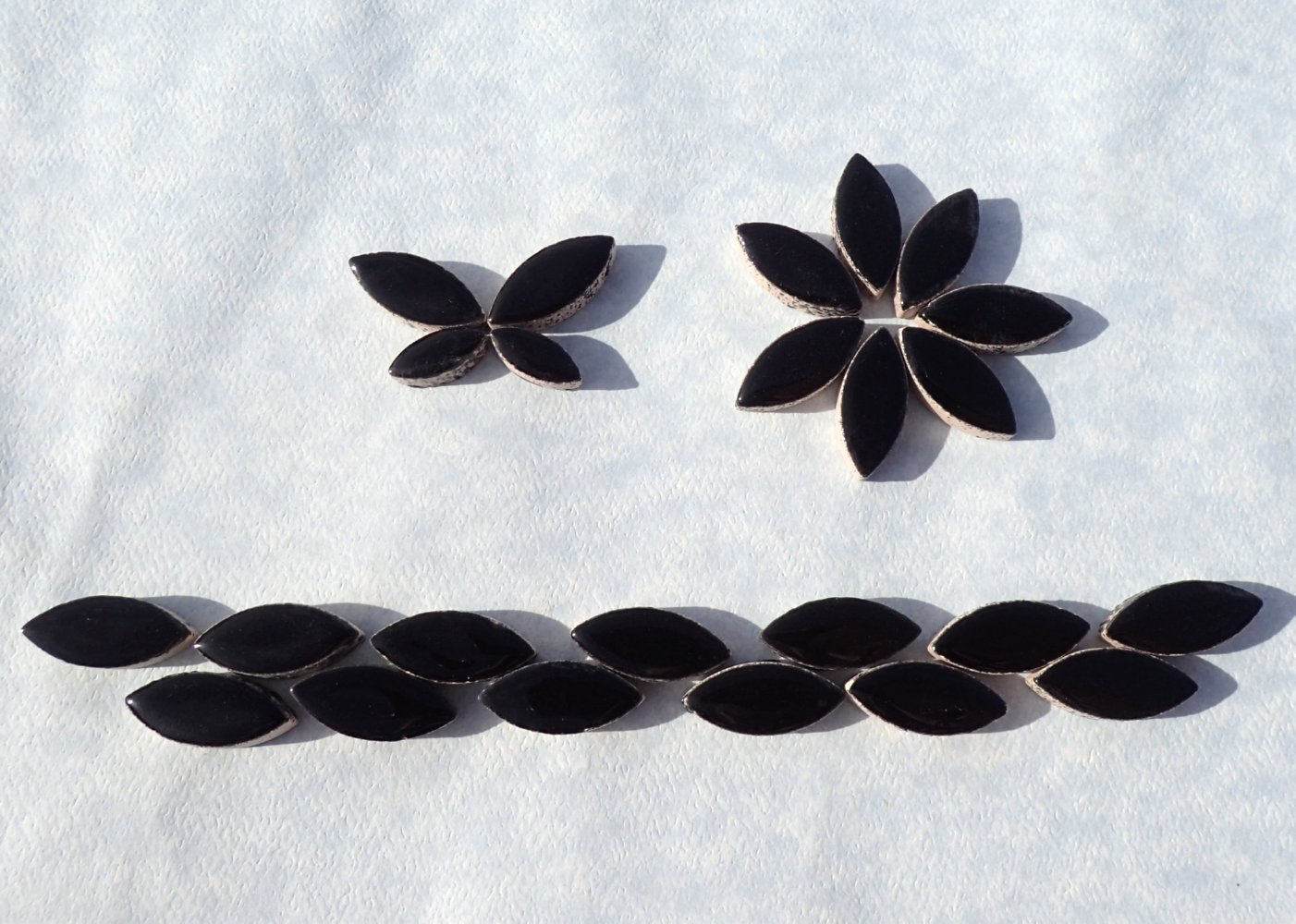 Black Petals Mosaic Tiles - 50g Ceramic Leaves in Mix of 2 Sizes 1/2" and 3/4"