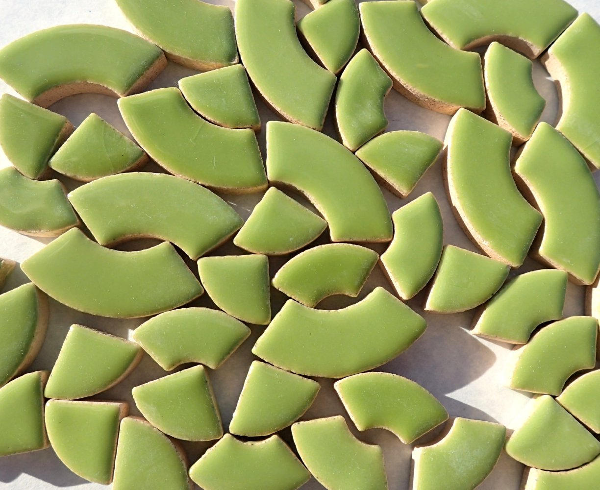 Kiwi Green Bullseye Mosaic Tiles - 50g Ceramic Circle Parts in Mix of 3 Sizes