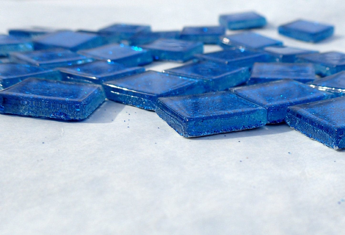 Blue Glitter Tiles - 20mm Mosaic Tiles - 25 Metallic Glass Tiles in Medium Blue