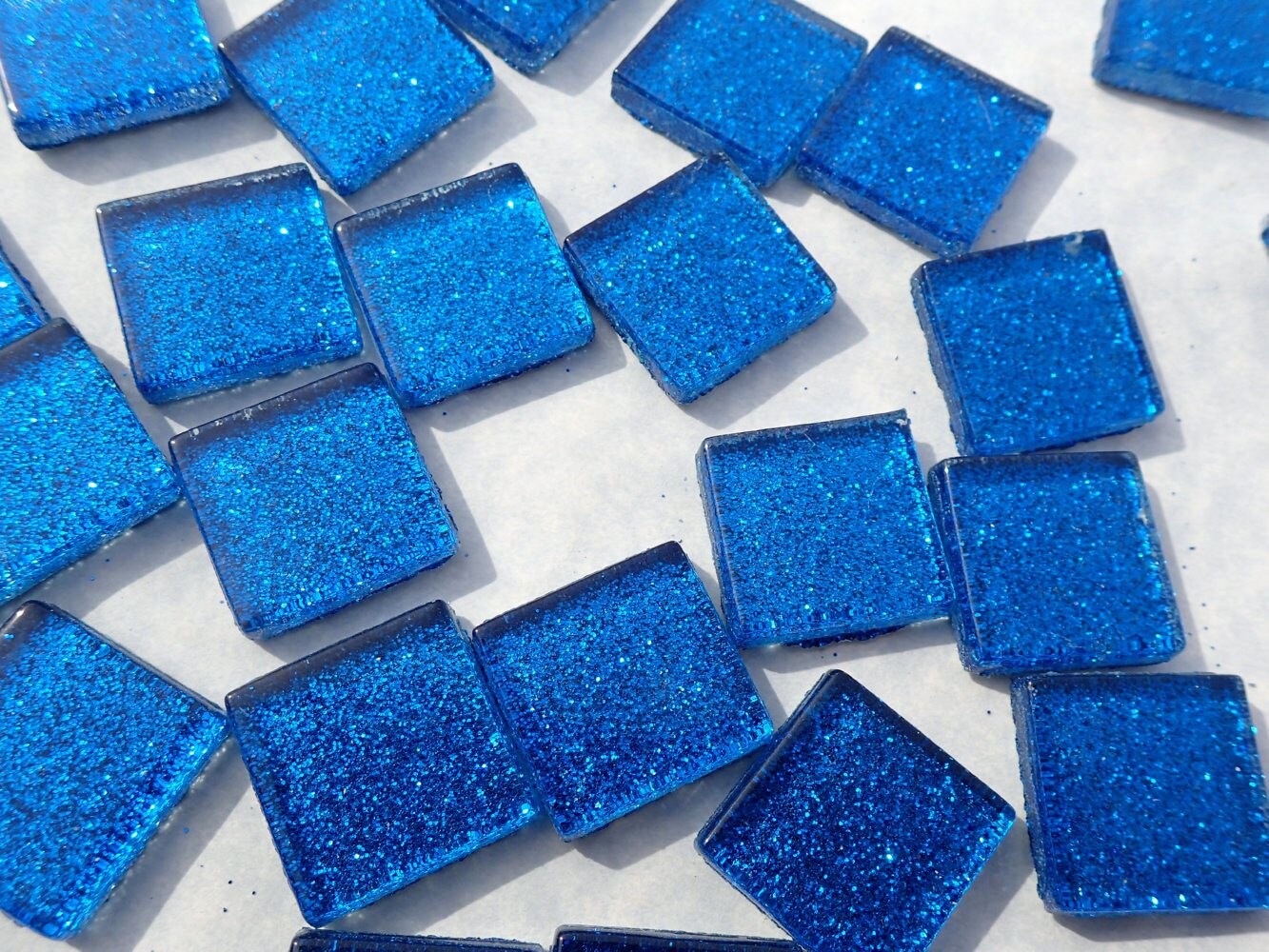 Blue Glitter Tiles - 20mm Mosaic Tiles - 25 Metallic Glass Tiles in Medium Blue