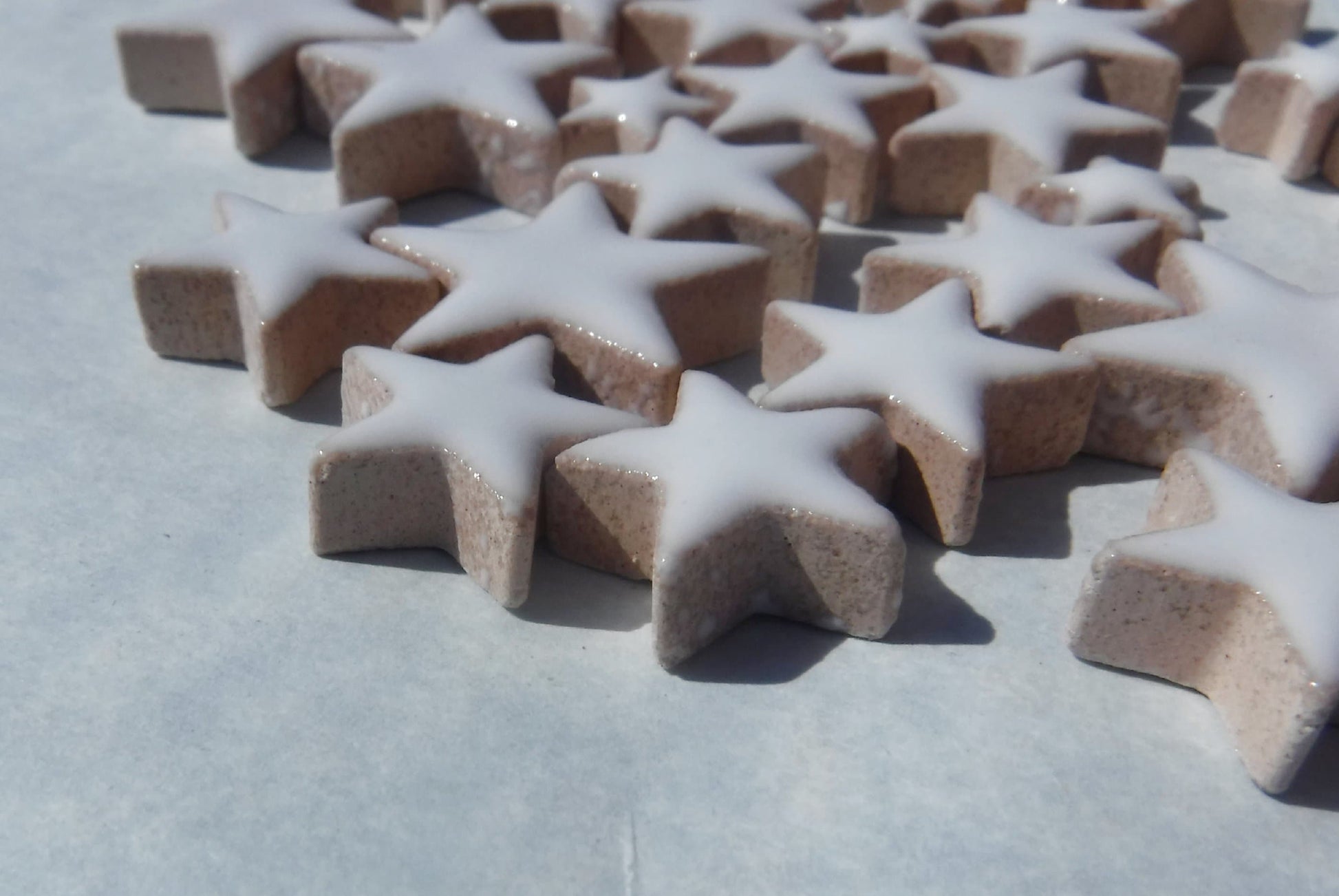 White Stars Mosaic Tiles - 50g Ceramic in Mix of 3 Sizes - 20mm, 15mm, 10mm