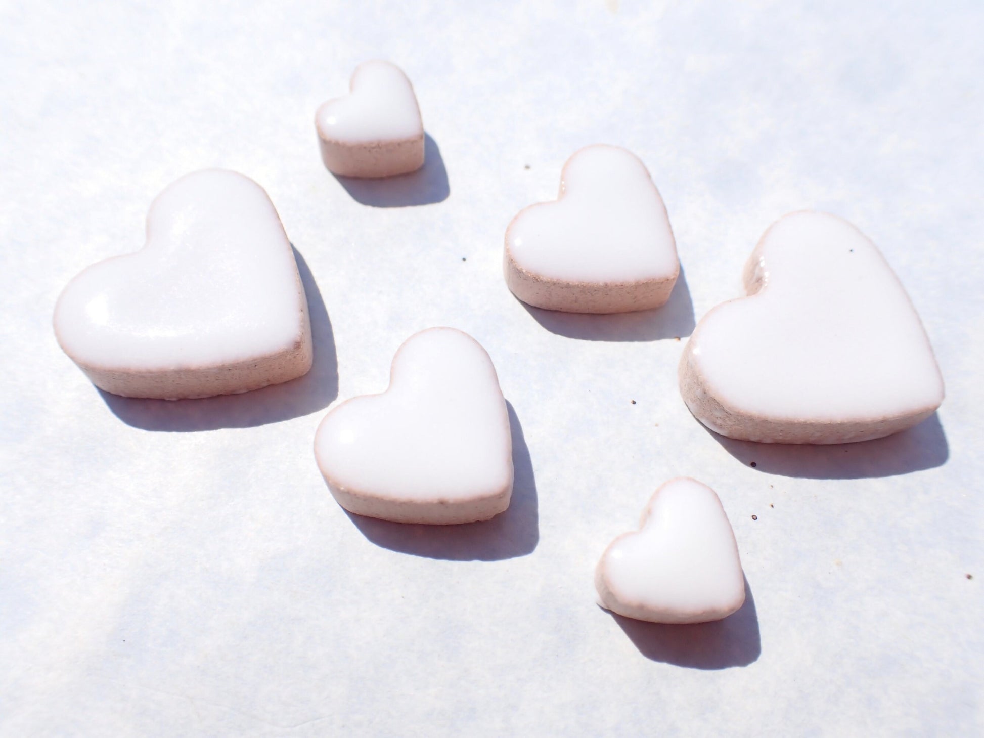 White Hearts Mosaic Tiles - 50g Ceramic in Mix of 3 Sizes - 20mm, 15mm, 10mm