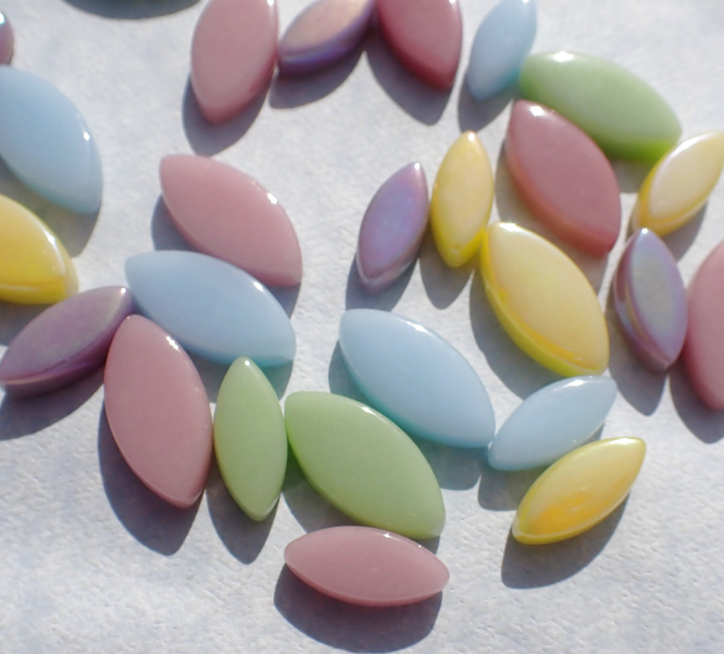 Pastel Glass Leaves - 50g of Petals in 14mm and 19mm Mix of 2 Sizes - Snapdragon