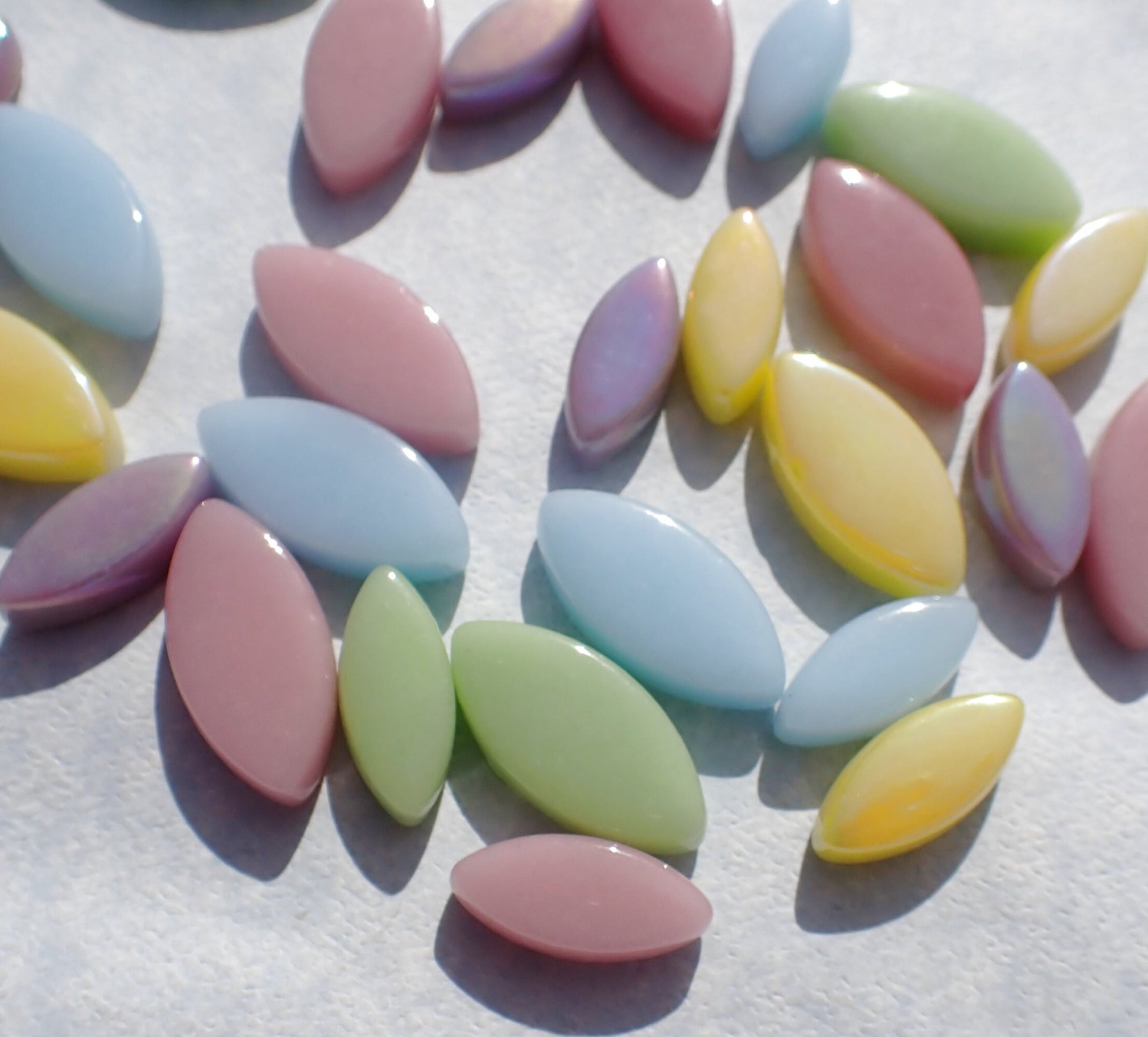 Pastel Glass Leaves - 50g of Petals in 14mm and 19mm Mix of 2 Sizes - Snapdragon