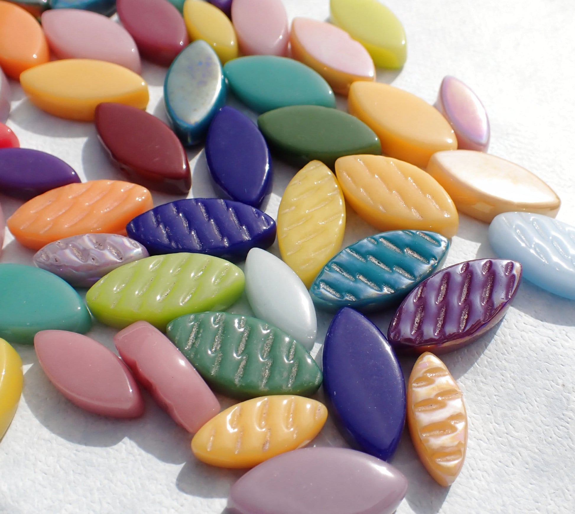 Bright and Bold Glass Leaves - 50g of Petals in 14mm and 19mm Mix of 2 Sizes - Cosmos