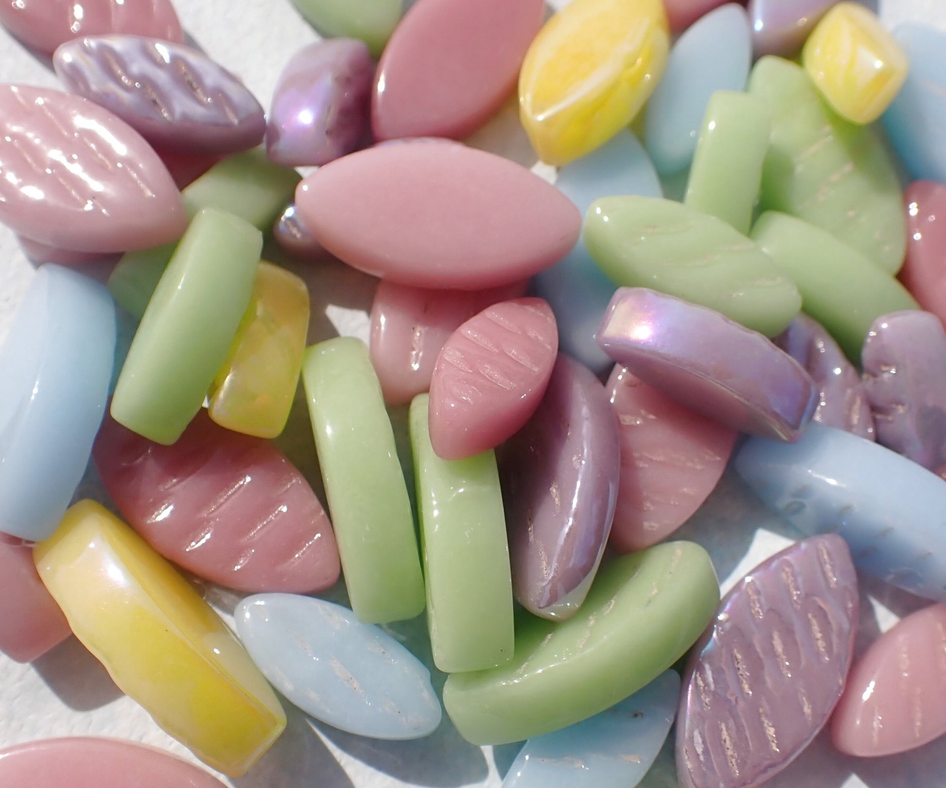 Pastel Glass Leaves - 50g of Petals in 14mm and 19mm Mix of 2 Sizes - Snapdragon